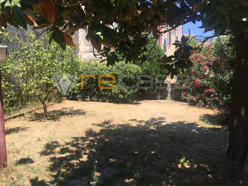 Appartamento con giardino in affitto a Montecorvino Rovella, San Martino