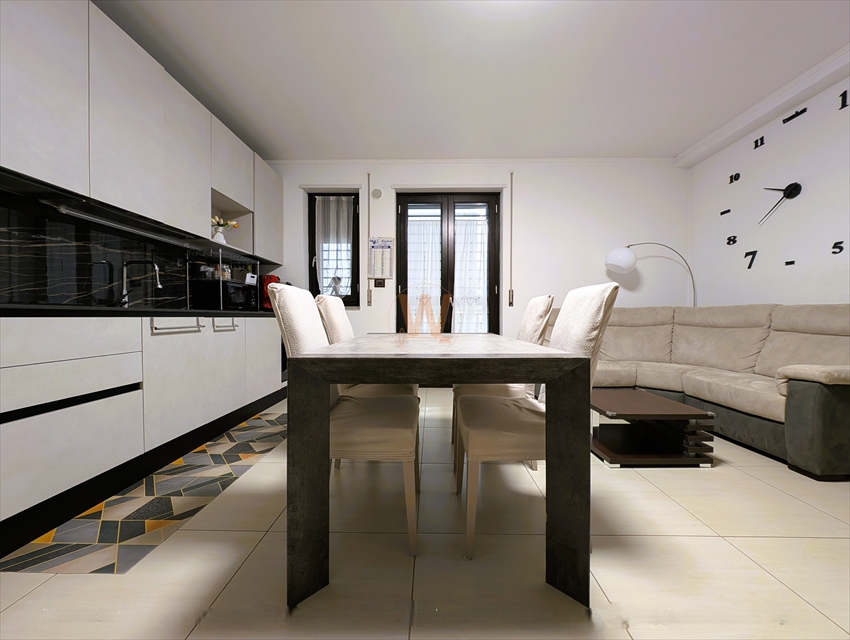 Trilocale con box in via giachetti, Trani