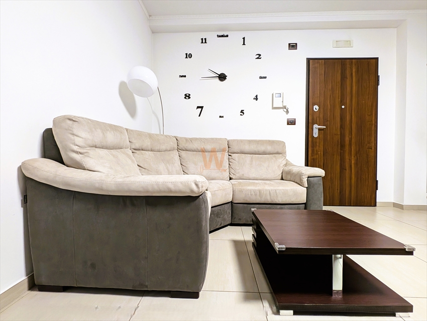 Trilocale con box in via giachetti, Trani