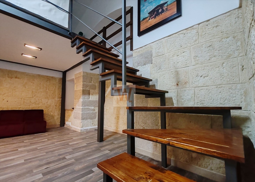 Locale commerciale in affitto in corso regina elena, Trani