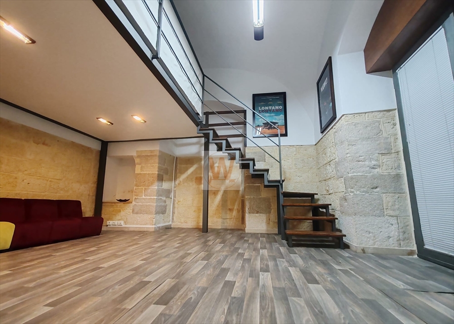 Locale commerciale in affitto in corso regina elena, Trani