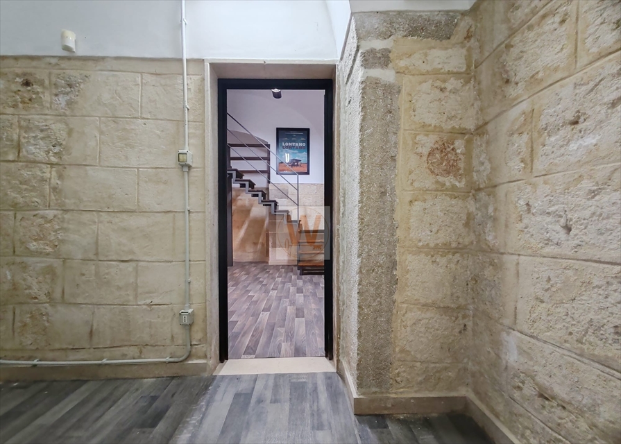 Locale commerciale in affitto in corso regina elena, Trani