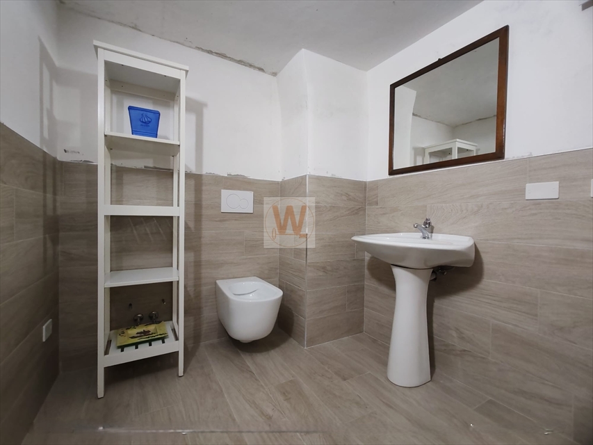 Locale commerciale in affitto in corso regina elena, Trani