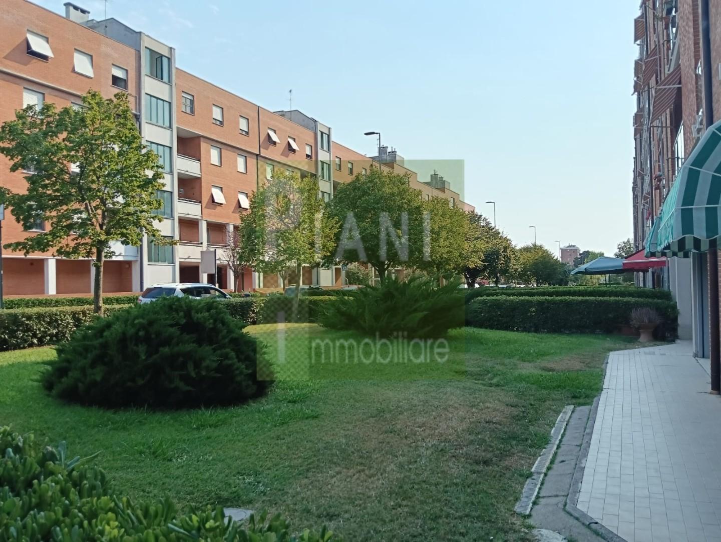 Locale commerciale in affitto, Livorno scopaia