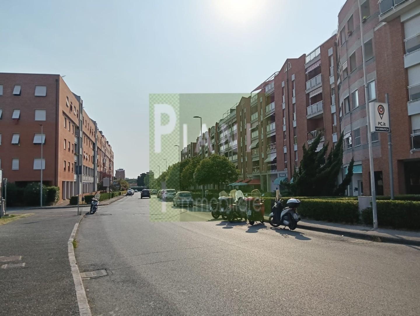 Locale commerciale in affitto, Livorno scopaia