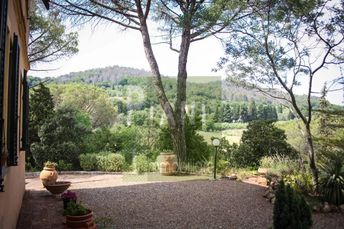 Villa con giardino, Rosignano Marittimo gabbro