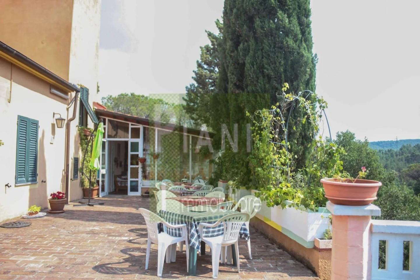 Villa con giardino, Rosignano Marittimo gabbro