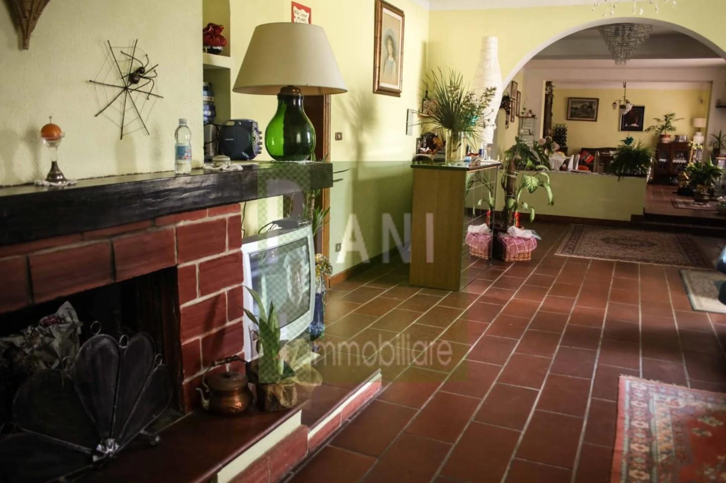 Villa con giardino, Rosignano Marittimo gabbro