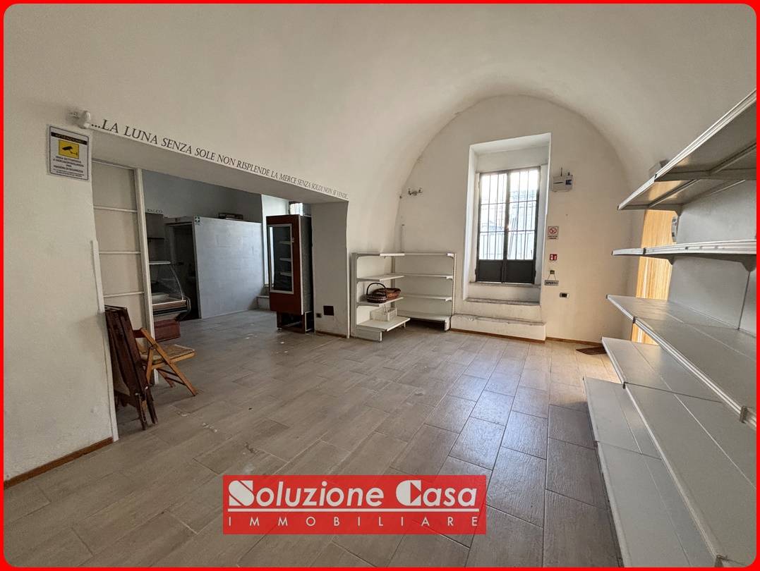 Locale commerciale in vendita a Canosa di Puglia