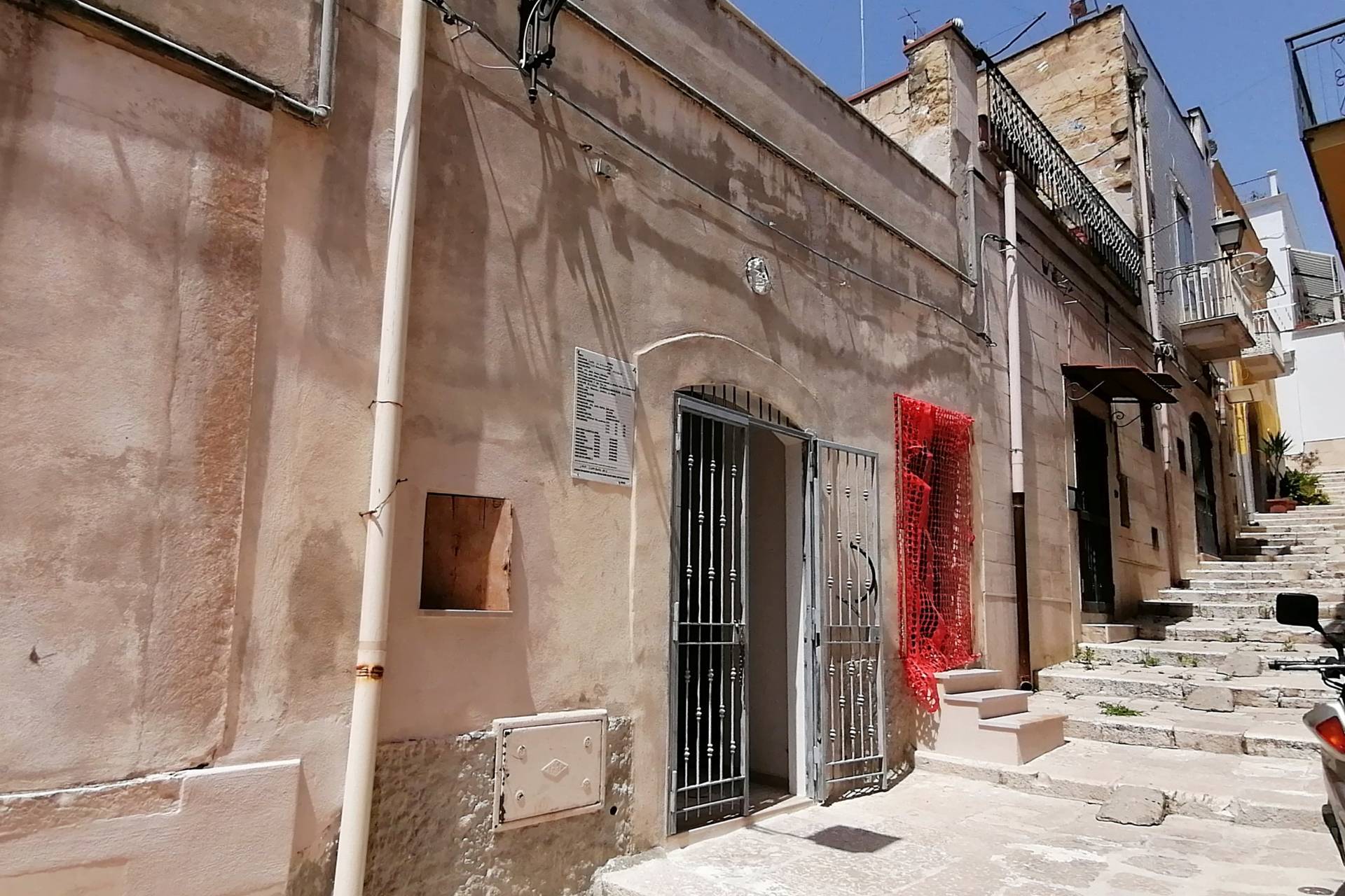 Casa indipendente in vendita a Canosa di Puglia, castello