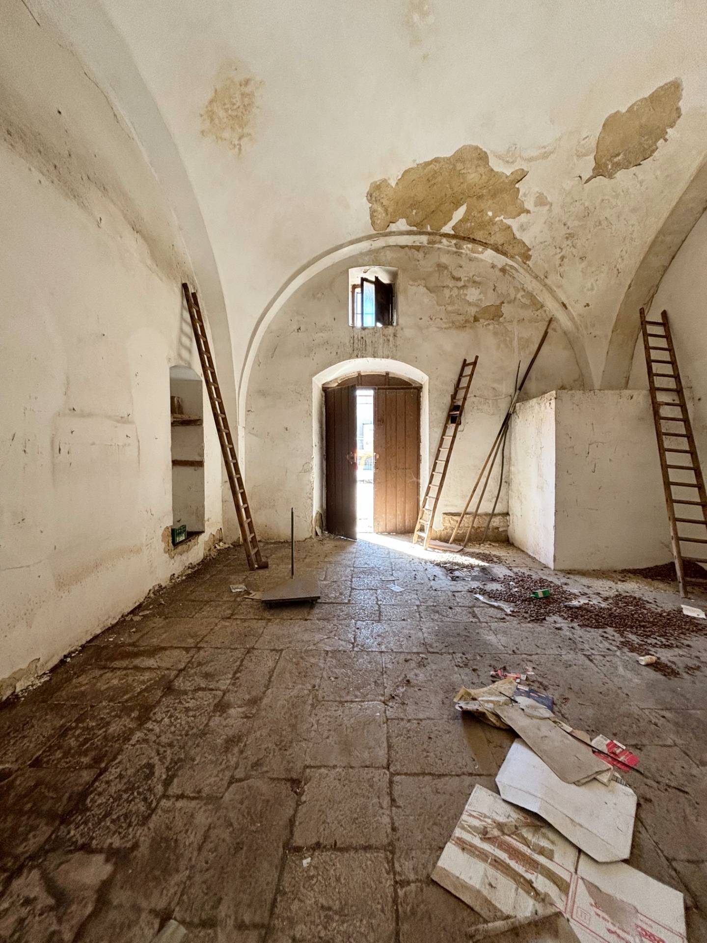 Deposito in vendita a Canosa di Puglia