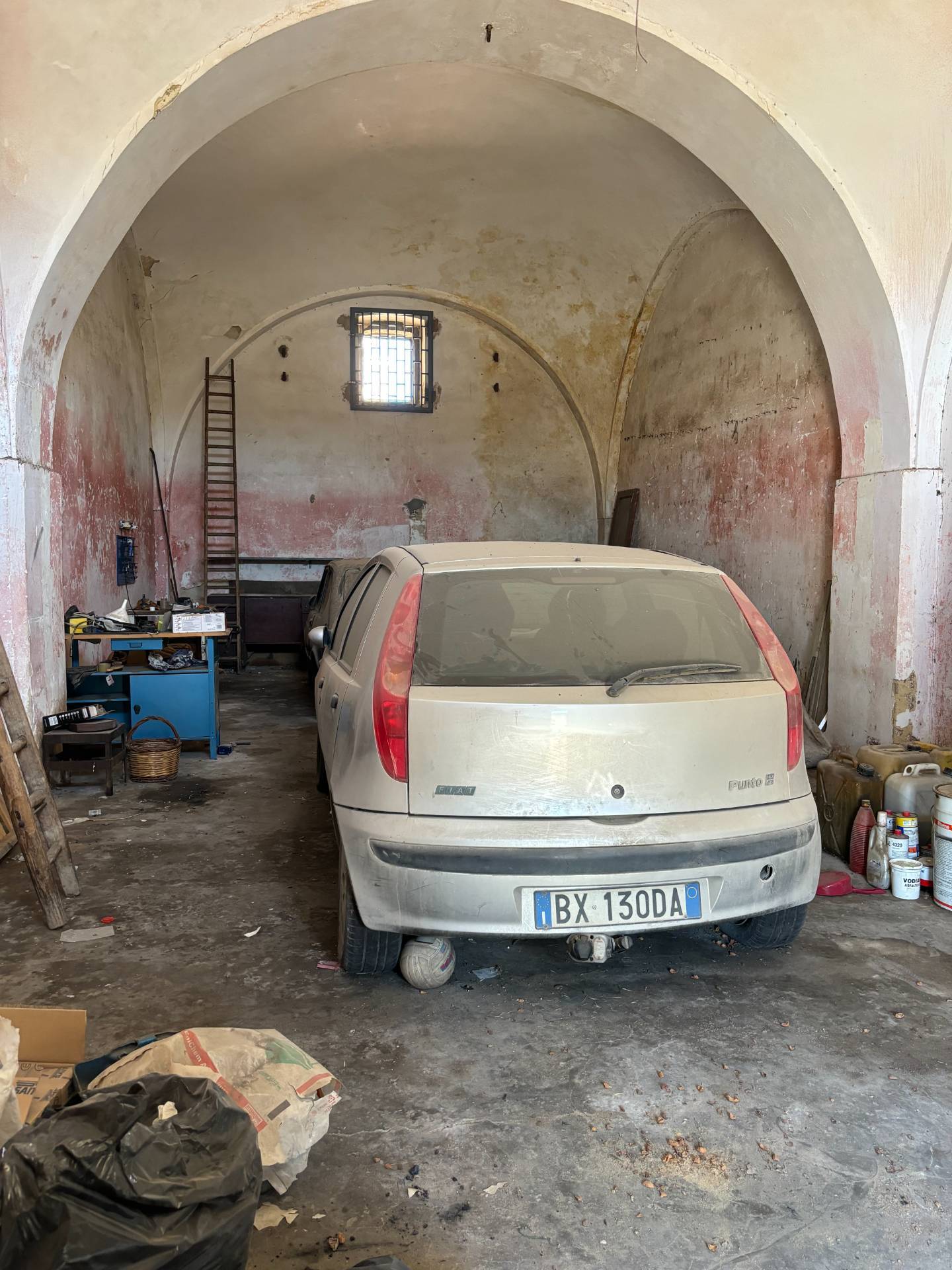 Deposito in vendita a Canosa di Puglia