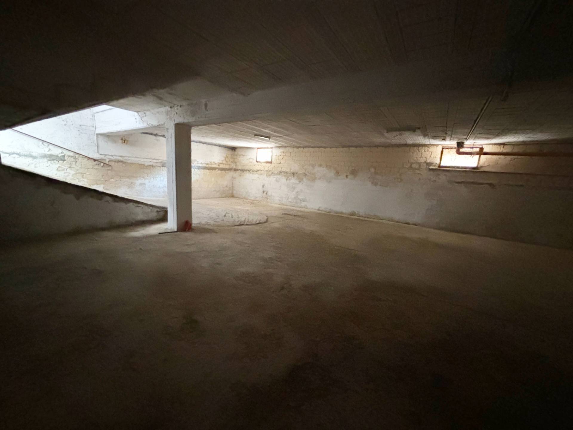 Deposito in vendita a Canosa di Puglia