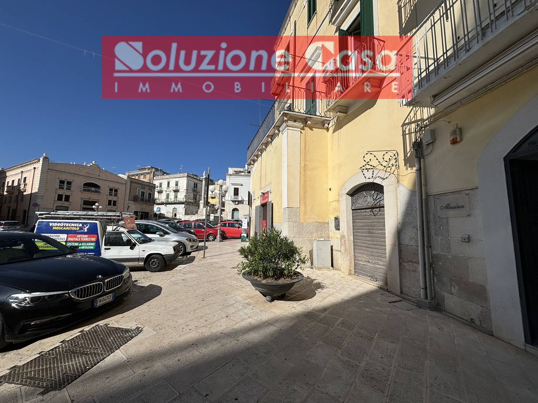 Locale commerciale in affitto a Canosa di Puglia
