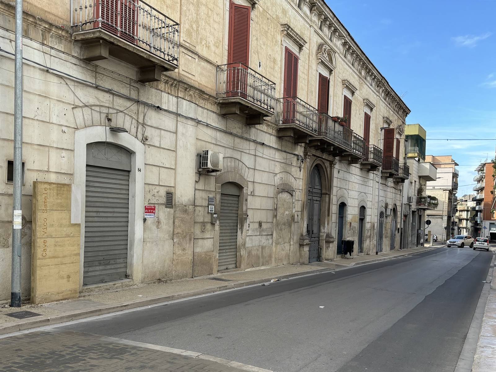 Locale commerciale in affitto a Canosa di Puglia