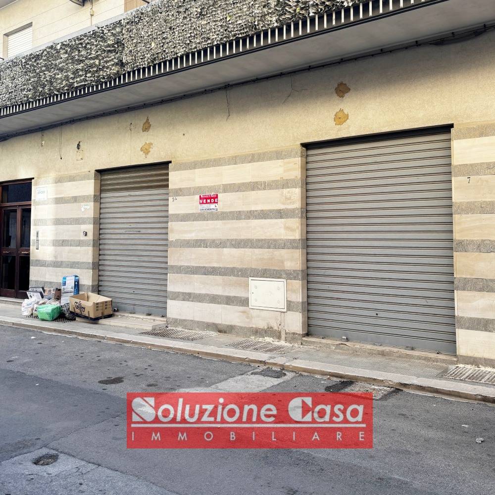 Deposito in vendita a Canosa di Puglia