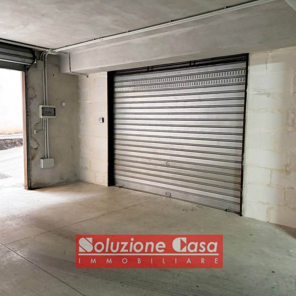 Box o garage in vendita a Canosa di Puglia