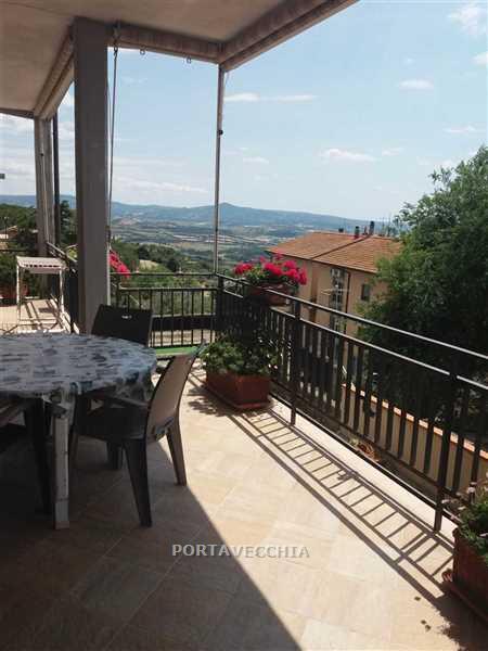 Appartamento con terrazzo a Campagnatico