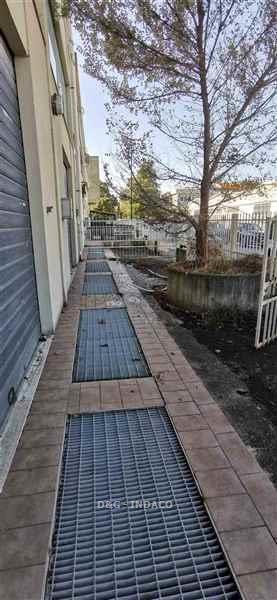 Magazzino con giardino a Grosseto