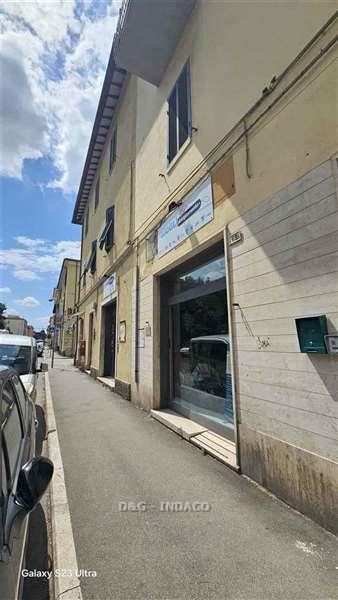 Attivit commerciale con giardino a Grosseto