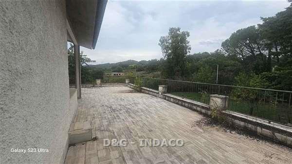 Rustico con terrazzo a Gavorrano