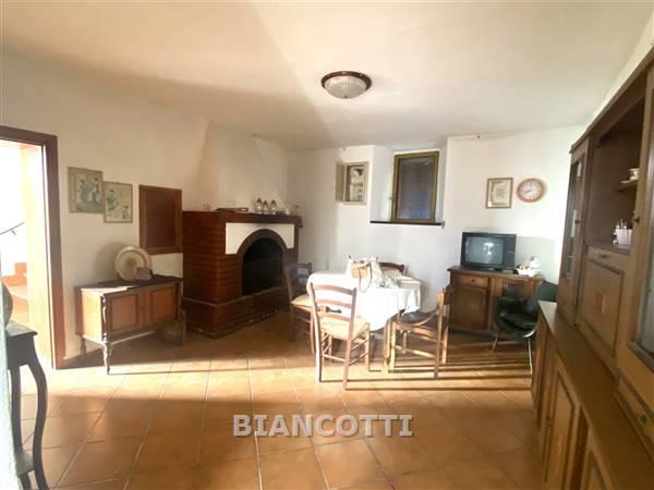 Appartamento con giardino a Scansano