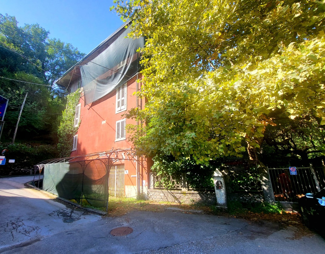 Attivit commerciale con giardino in ponte alla venturina, Sambuca Pistoiese