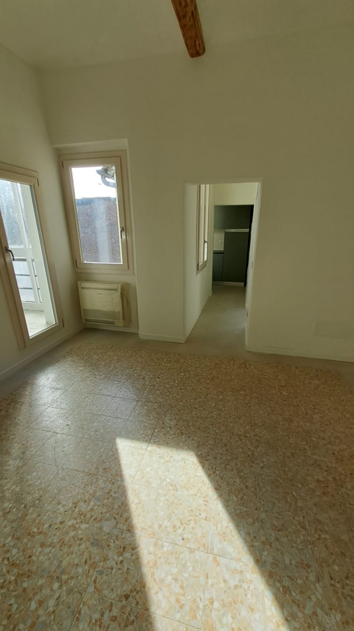 Quadrilocale ristrutturato in via mazzini, Prato