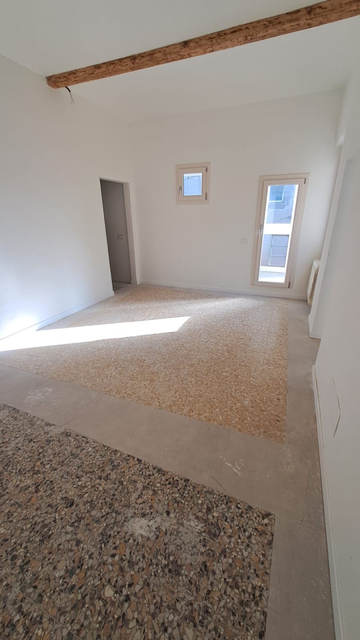 Quadrilocale ristrutturato in via mazzini, Prato