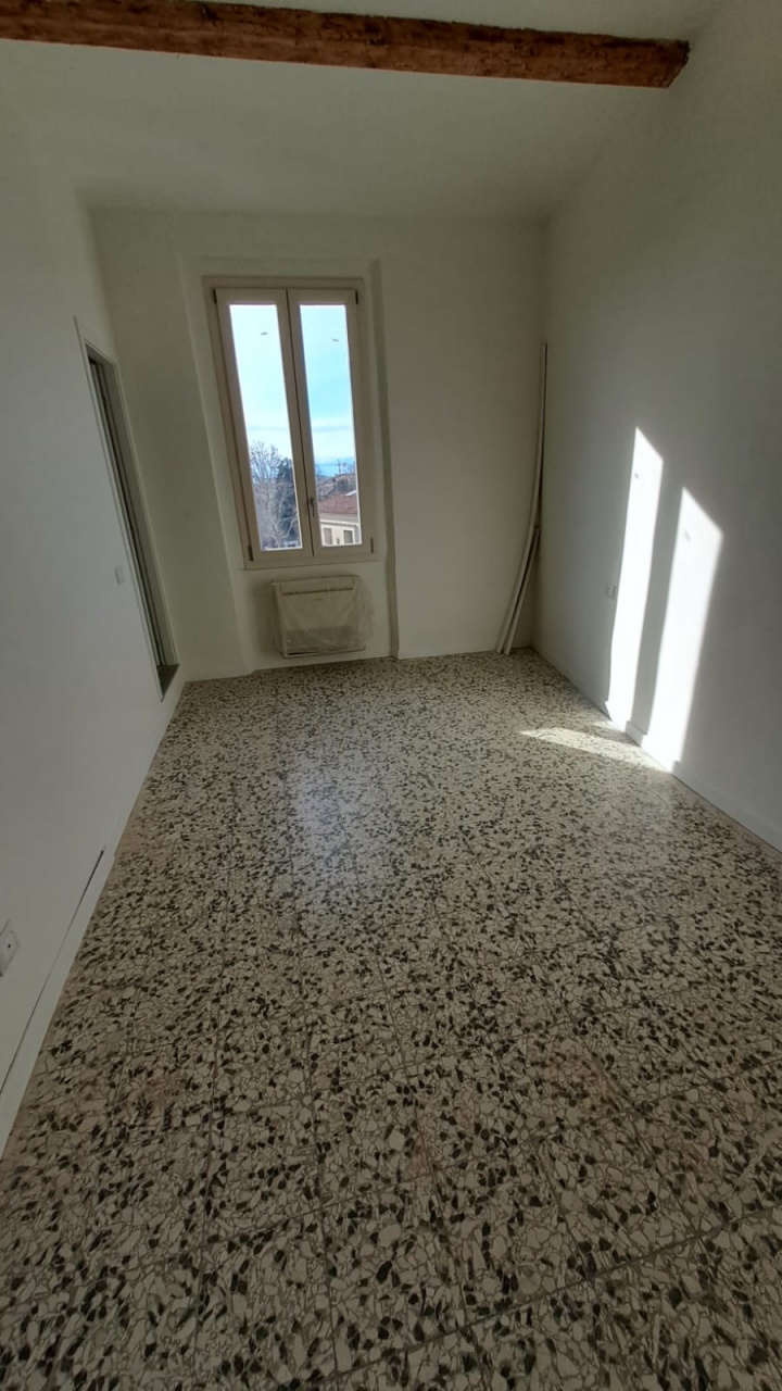 Quadrilocale ristrutturato in via mazzini, Prato