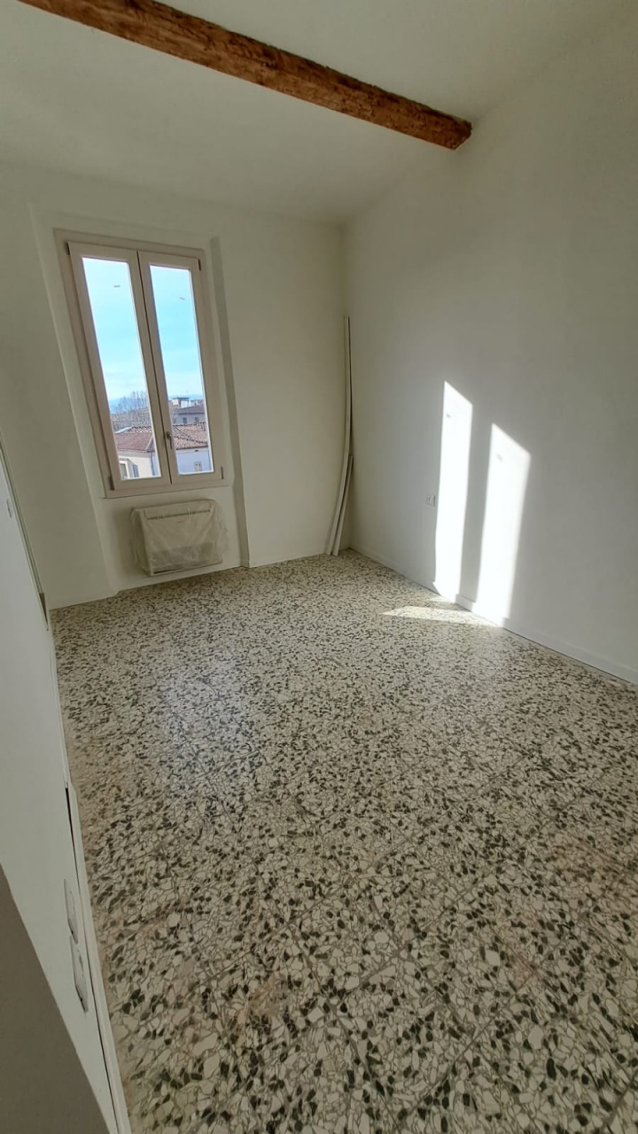 Quadrilocale ristrutturato in via mazzini, Prato