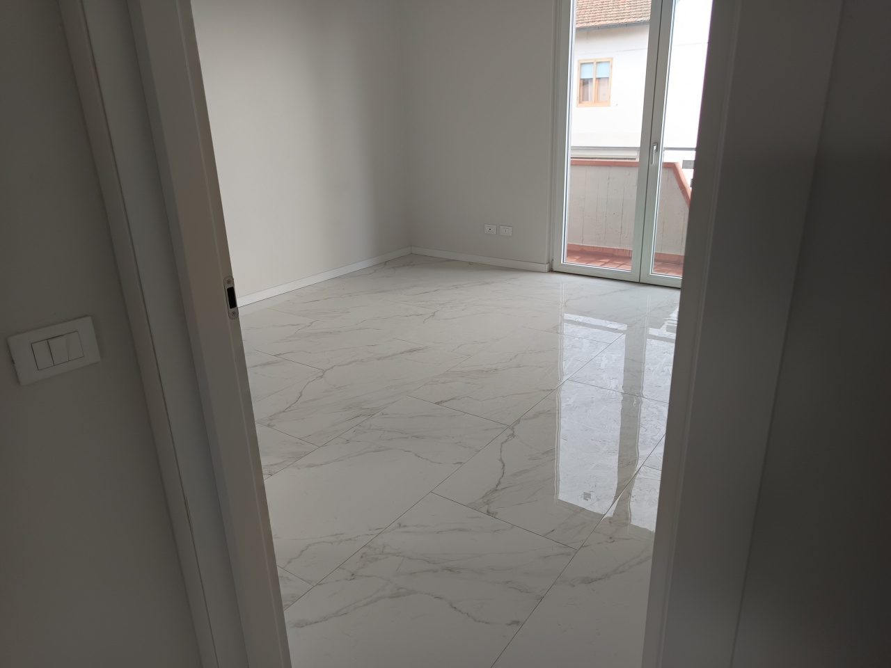 Casa indipendente con giardino in via caciolli, Prato