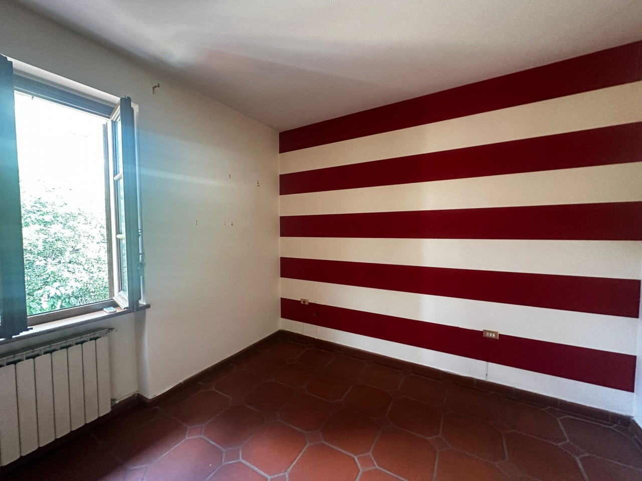 Villa con giardino in via firenze, Prato