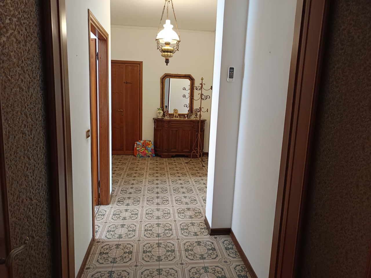 Appartamento con terrazzo in viale galilei, Prato