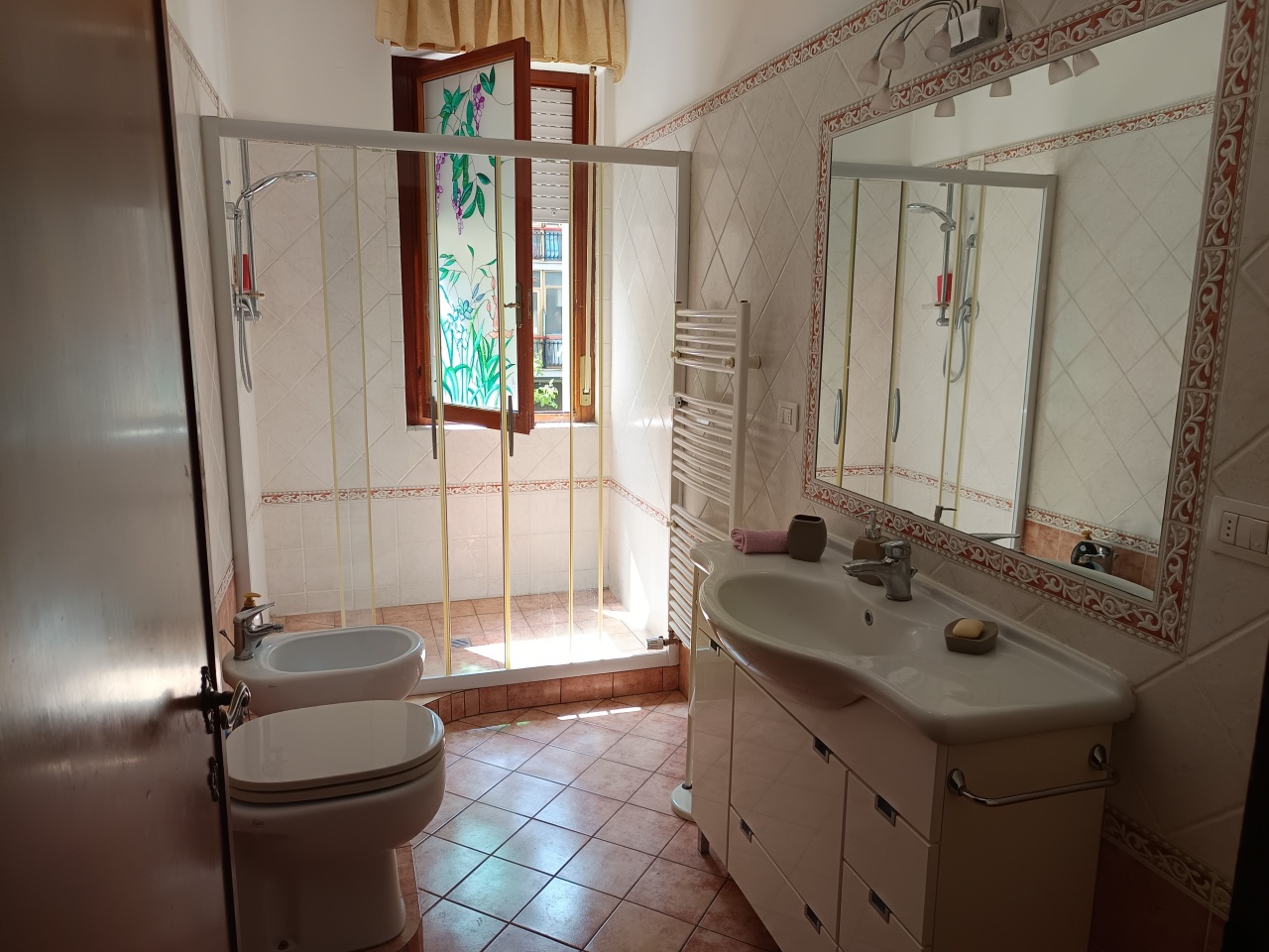 Appartamento con terrazzo in viale galilei, Prato