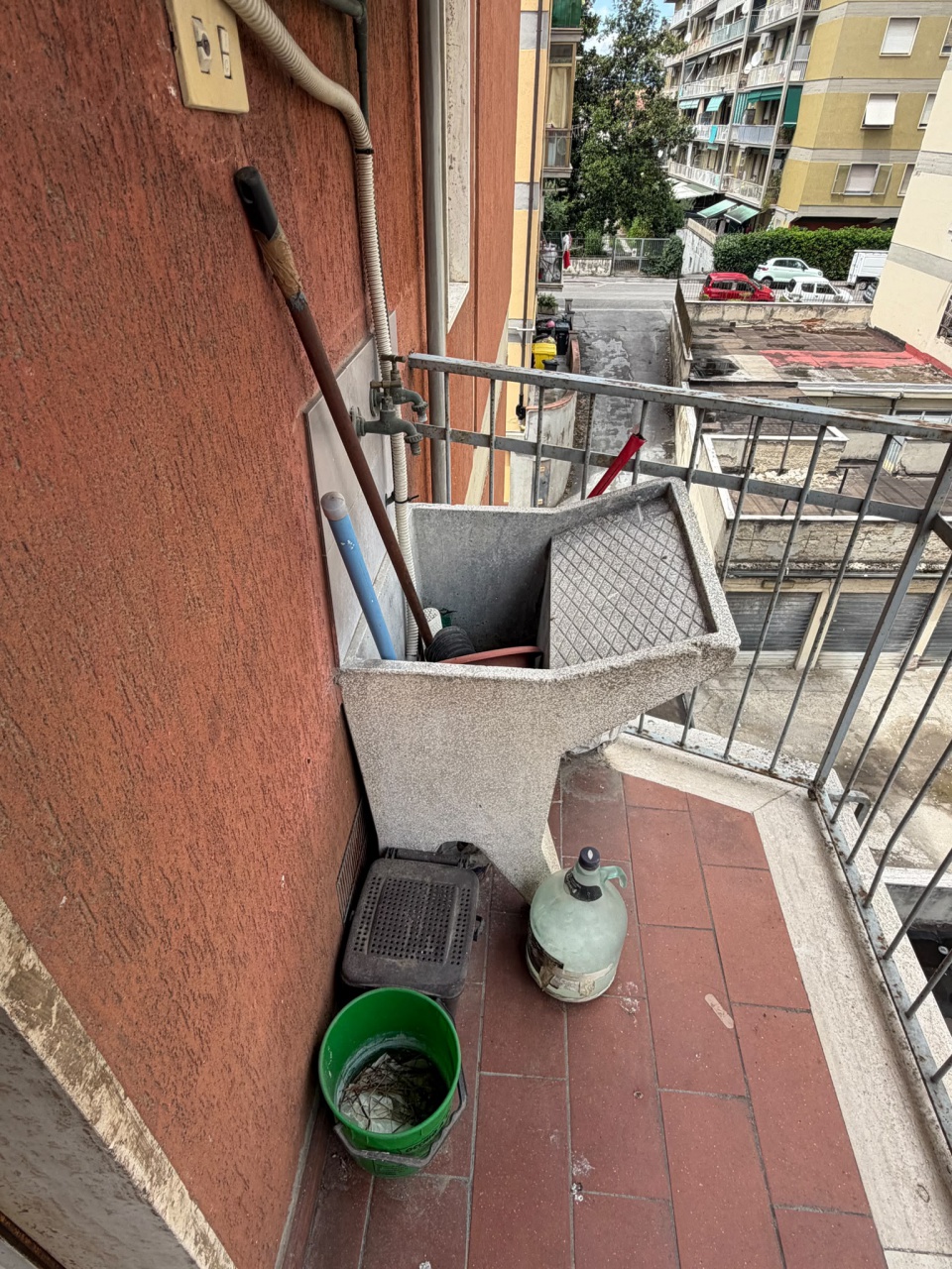 Appartamento con box in via padova, Prato
