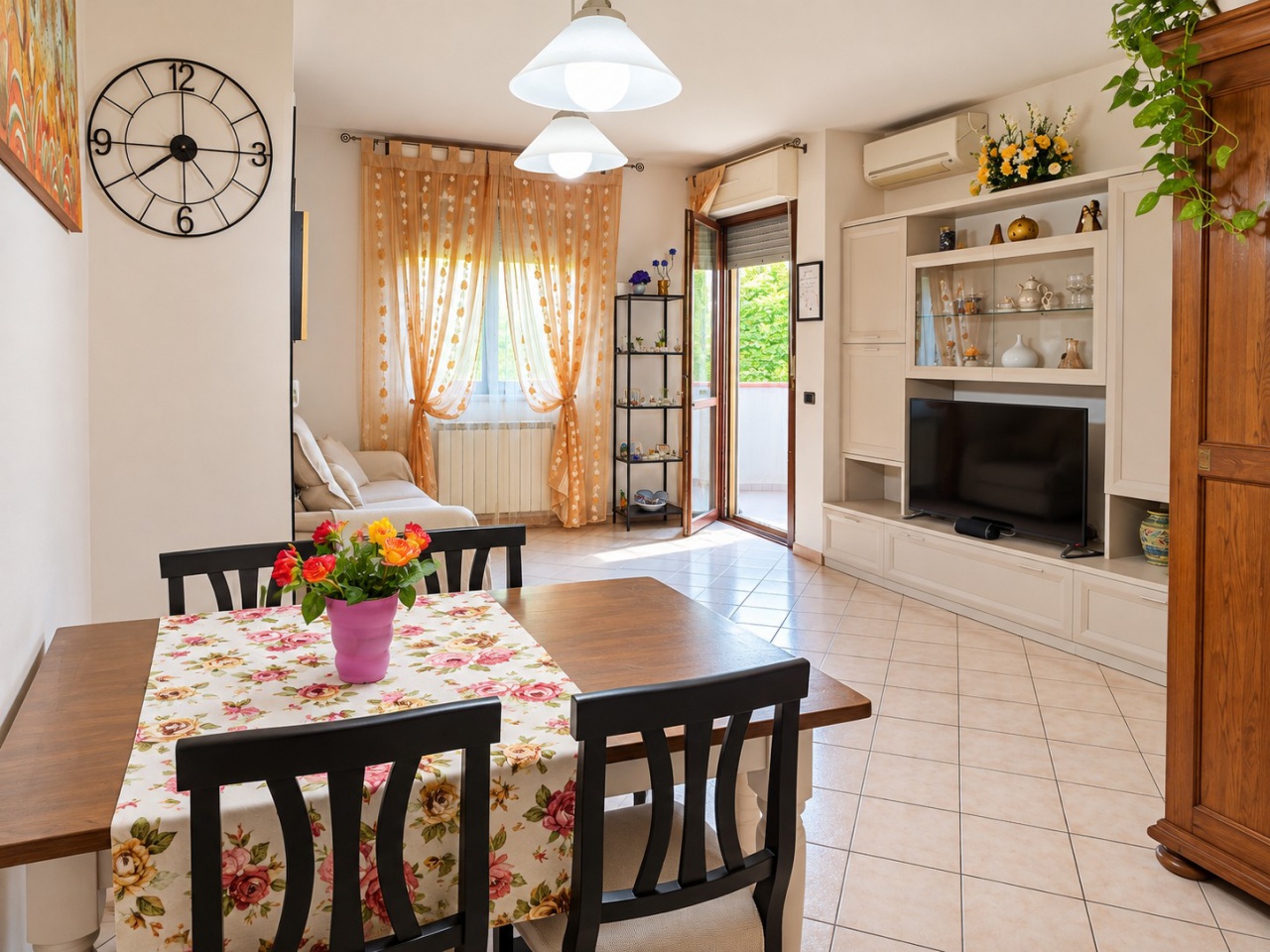Appartamento con terrazzo in via vulcano, Prato