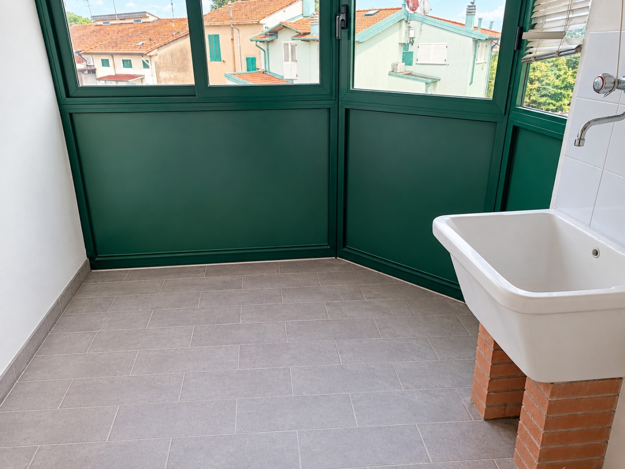 Quadrilocale con terrazzo in via lardarello, Prato