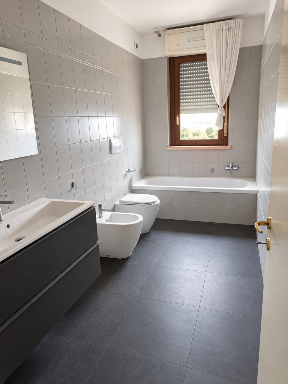 Quadrilocale con terrazzo in via lardarello, Prato