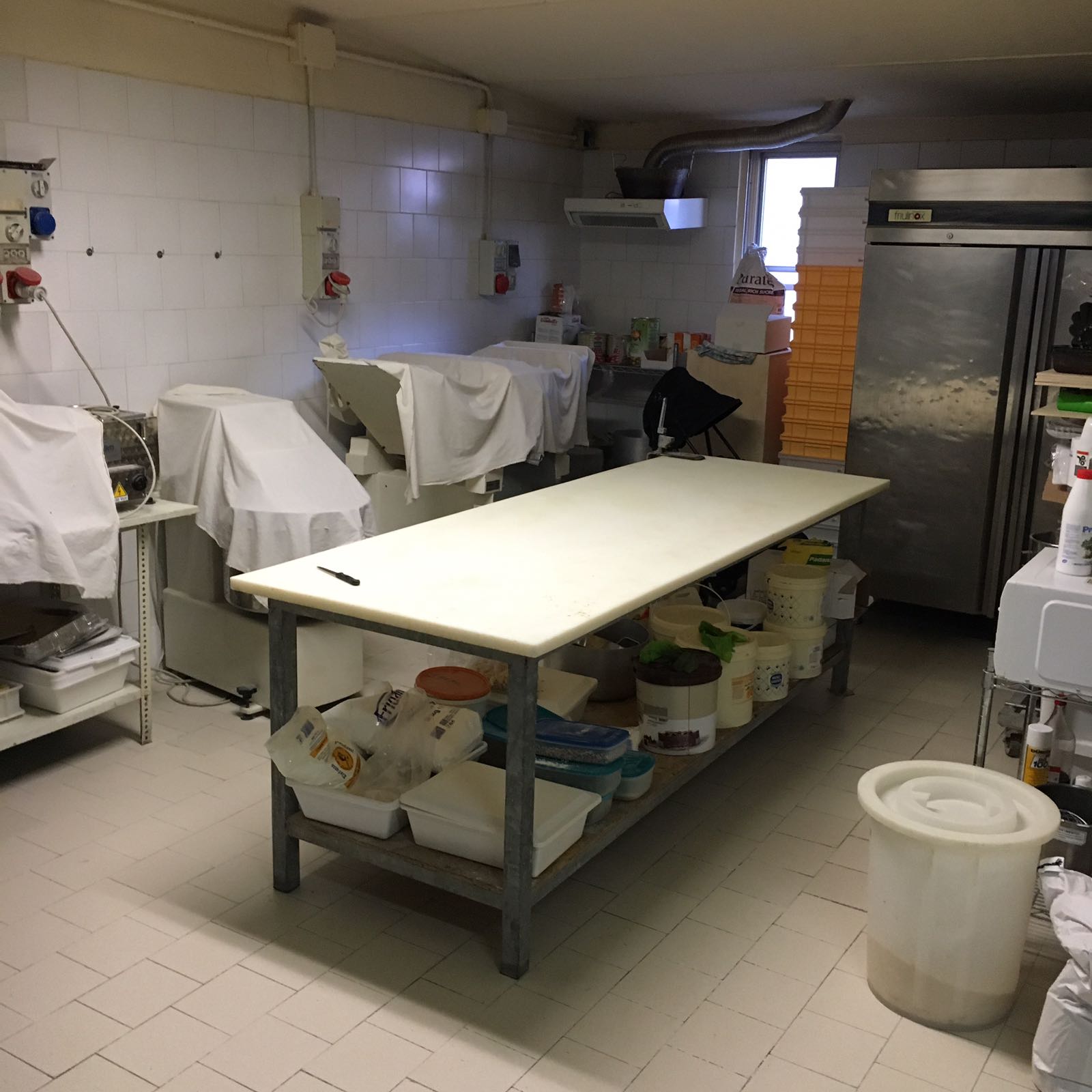 Locale commerciale in vendita a Cervia