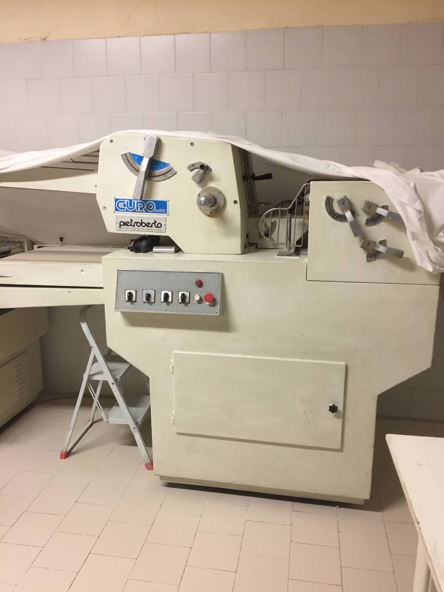 Locale commerciale in vendita a Cervia