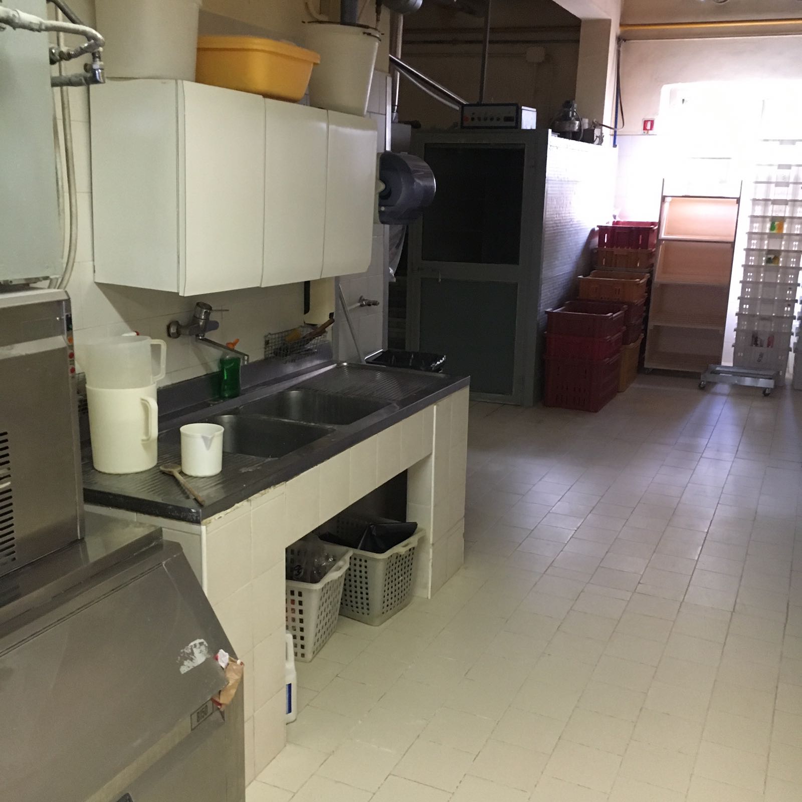 Locale commerciale in vendita a Cervia