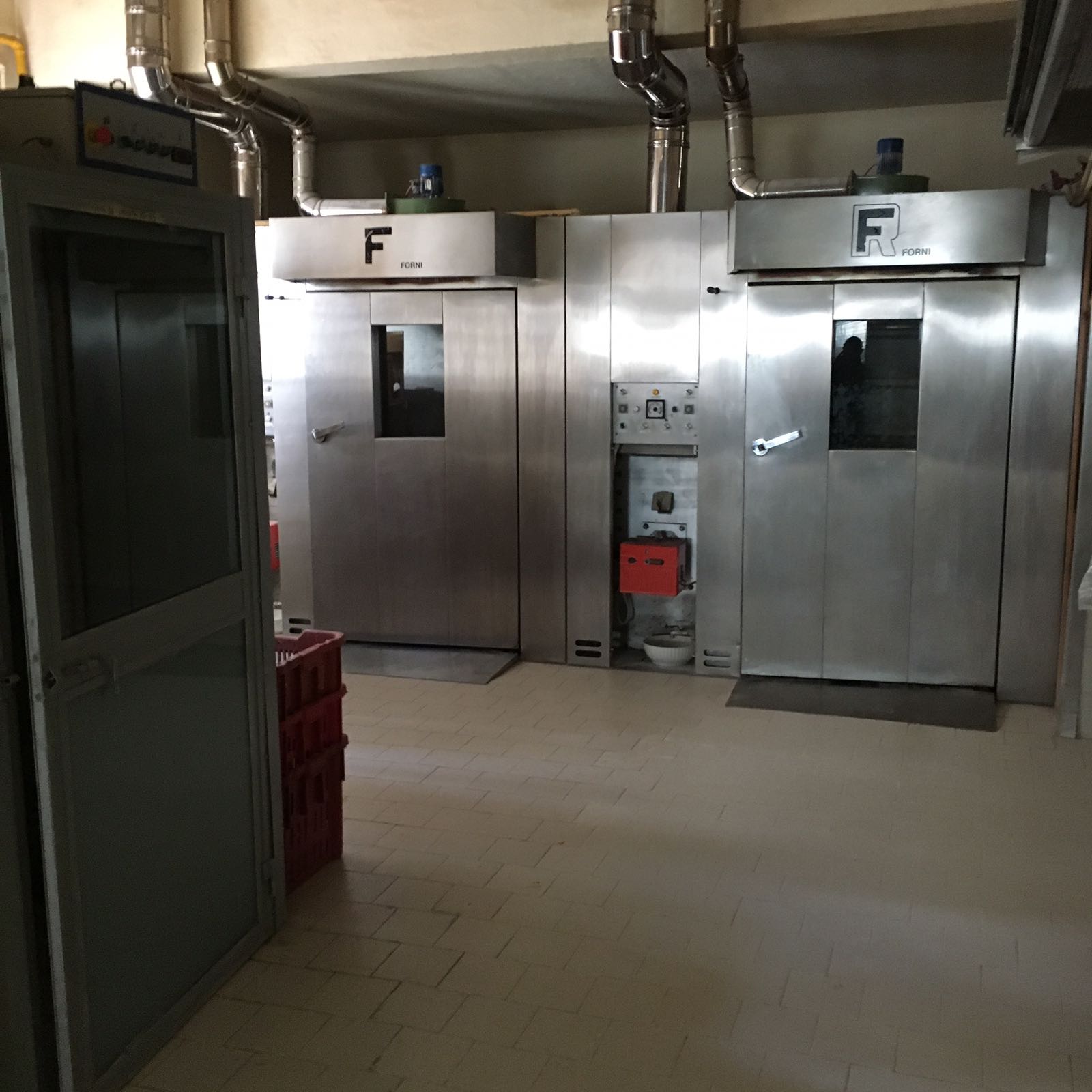 Locale commerciale in vendita a Cervia