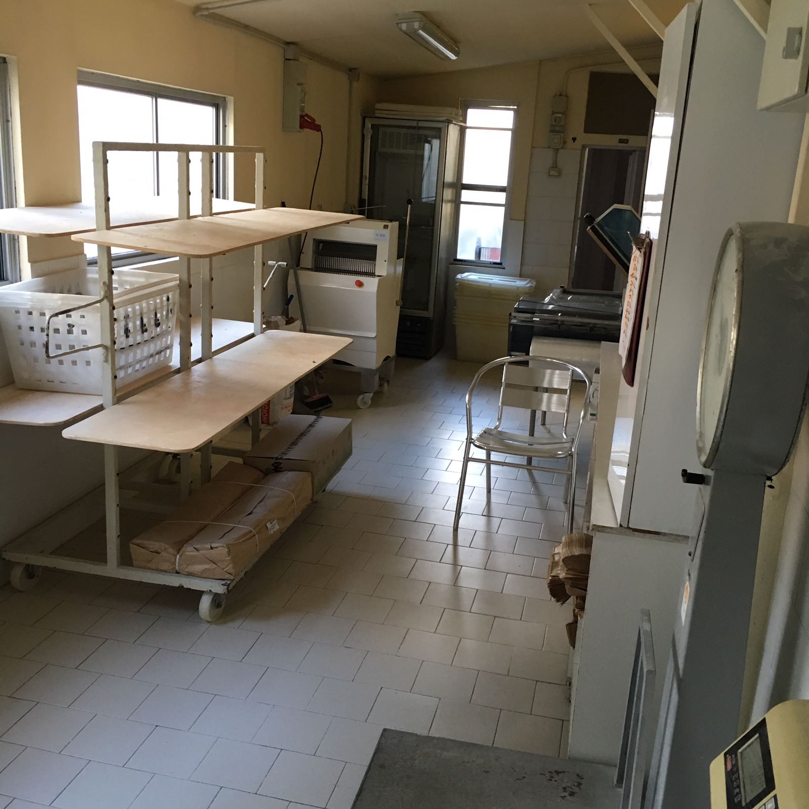 Locale commerciale in vendita a Cervia