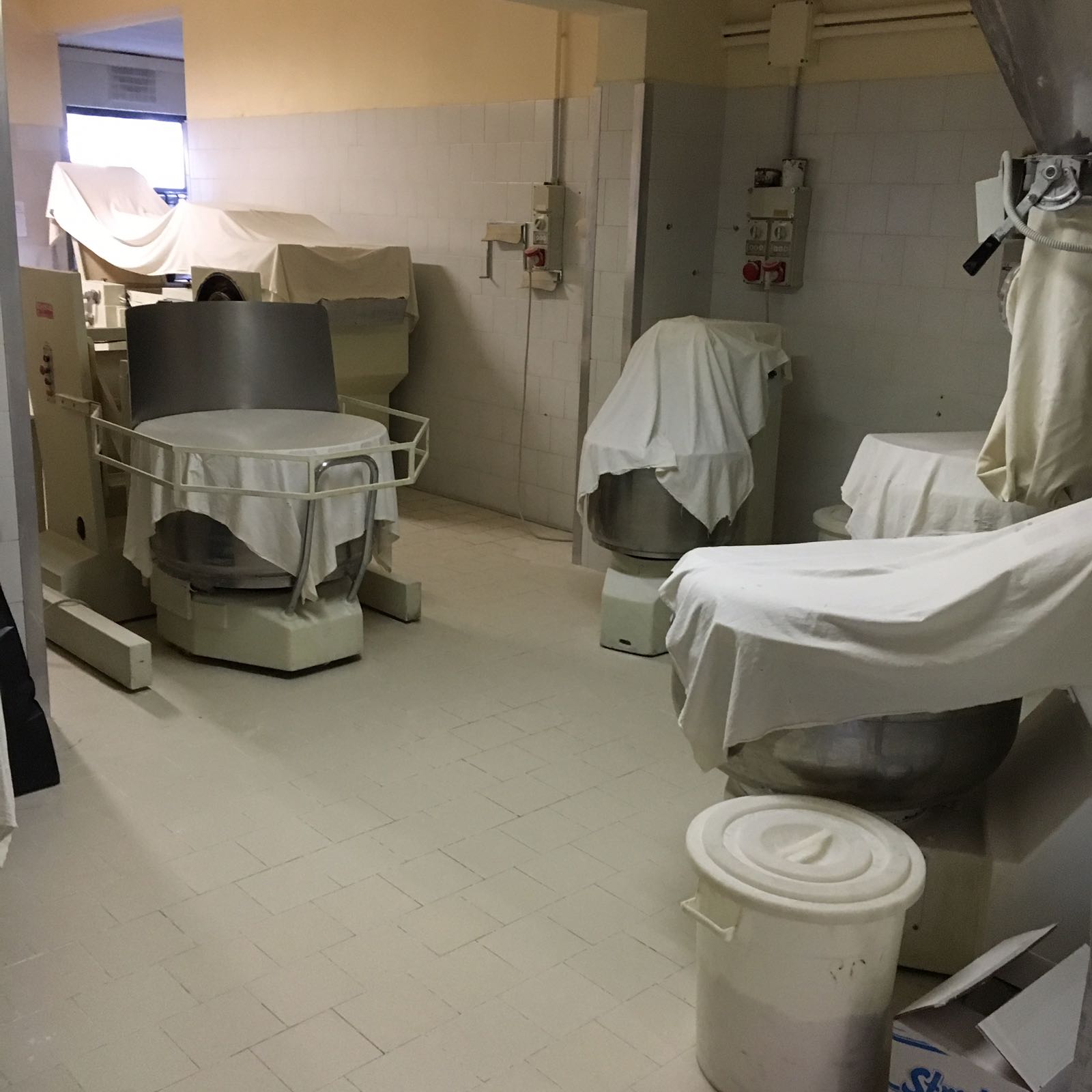 Locale commerciale in vendita a Cervia