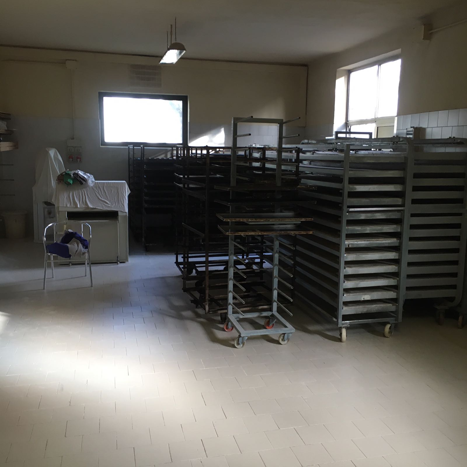 Locale commerciale in vendita a Cervia