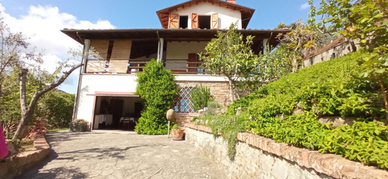 Villa con terrazzo a Loro Ciuffenna