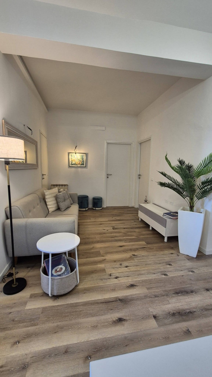 Trilocale con terrazzo in via xxiv maggio, Montevarchi