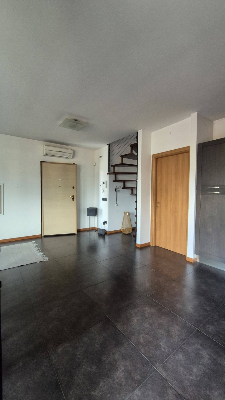 Attico con terrazzo in via xxiv maggio, Montevarchi