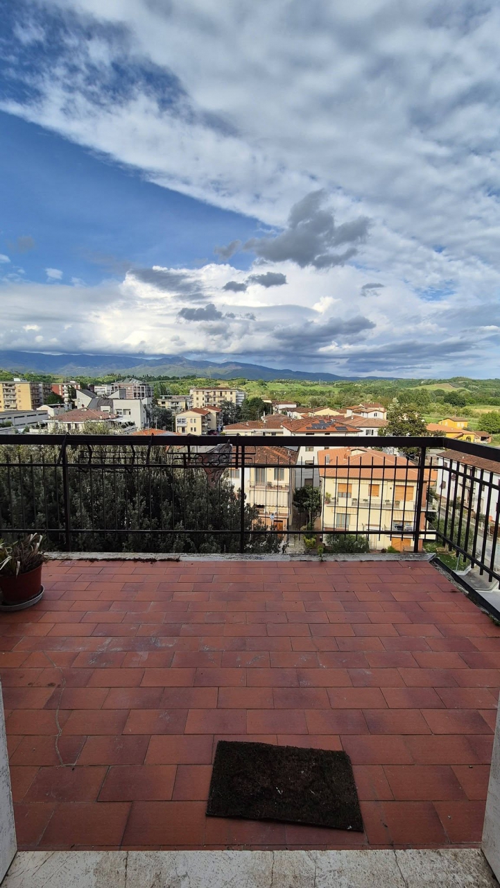 Appartamento con terrazzo a Montevarchi